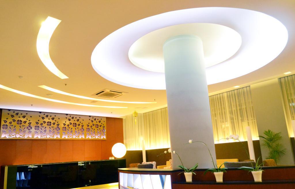 Kyriad Hotel Airport Jakarta Tangerang Esterno foto