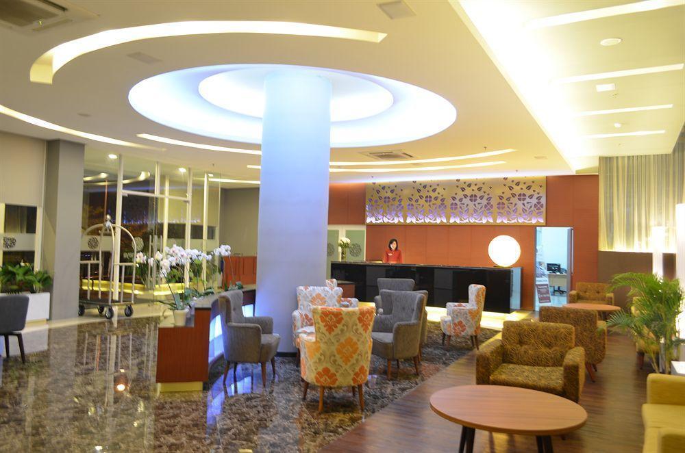 Kyriad Hotel Airport Jakarta Tangerang Esterno foto