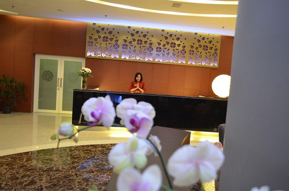 Kyriad Hotel Airport Jakarta Tangerang Esterno foto