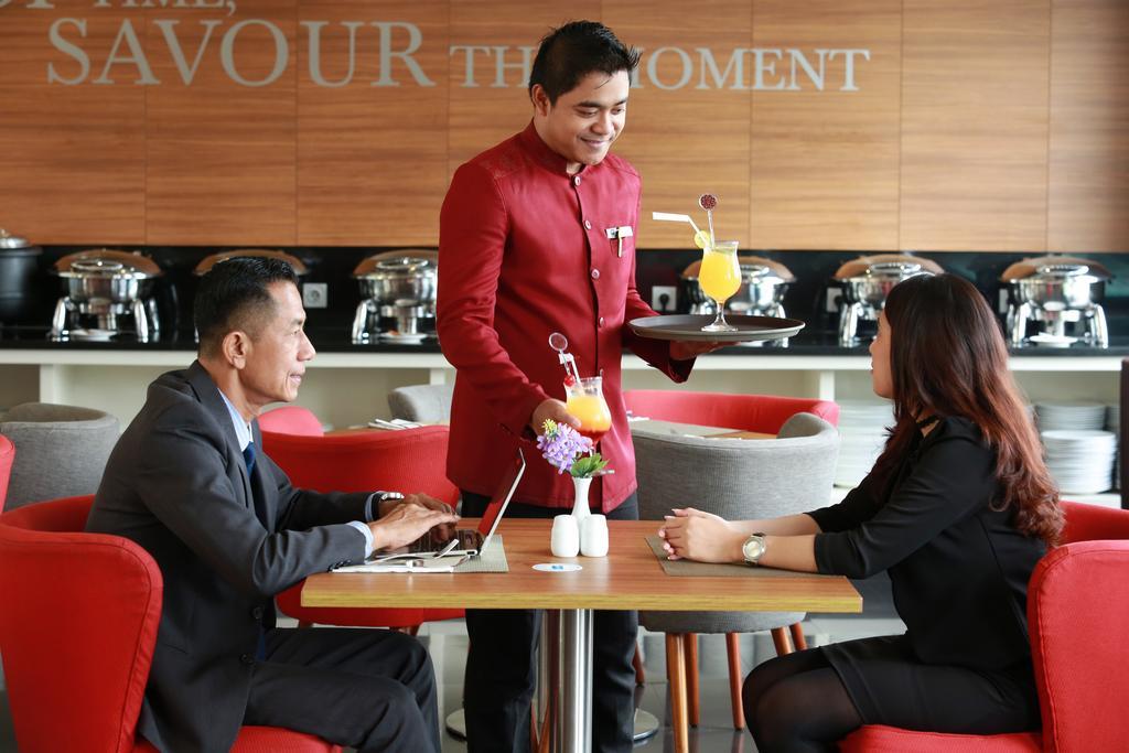 Kyriad Hotel Airport Jakarta Tangerang Esterno foto