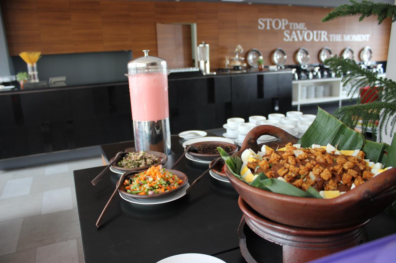 Kyriad Hotel Airport Jakarta Tangerang Esterno foto