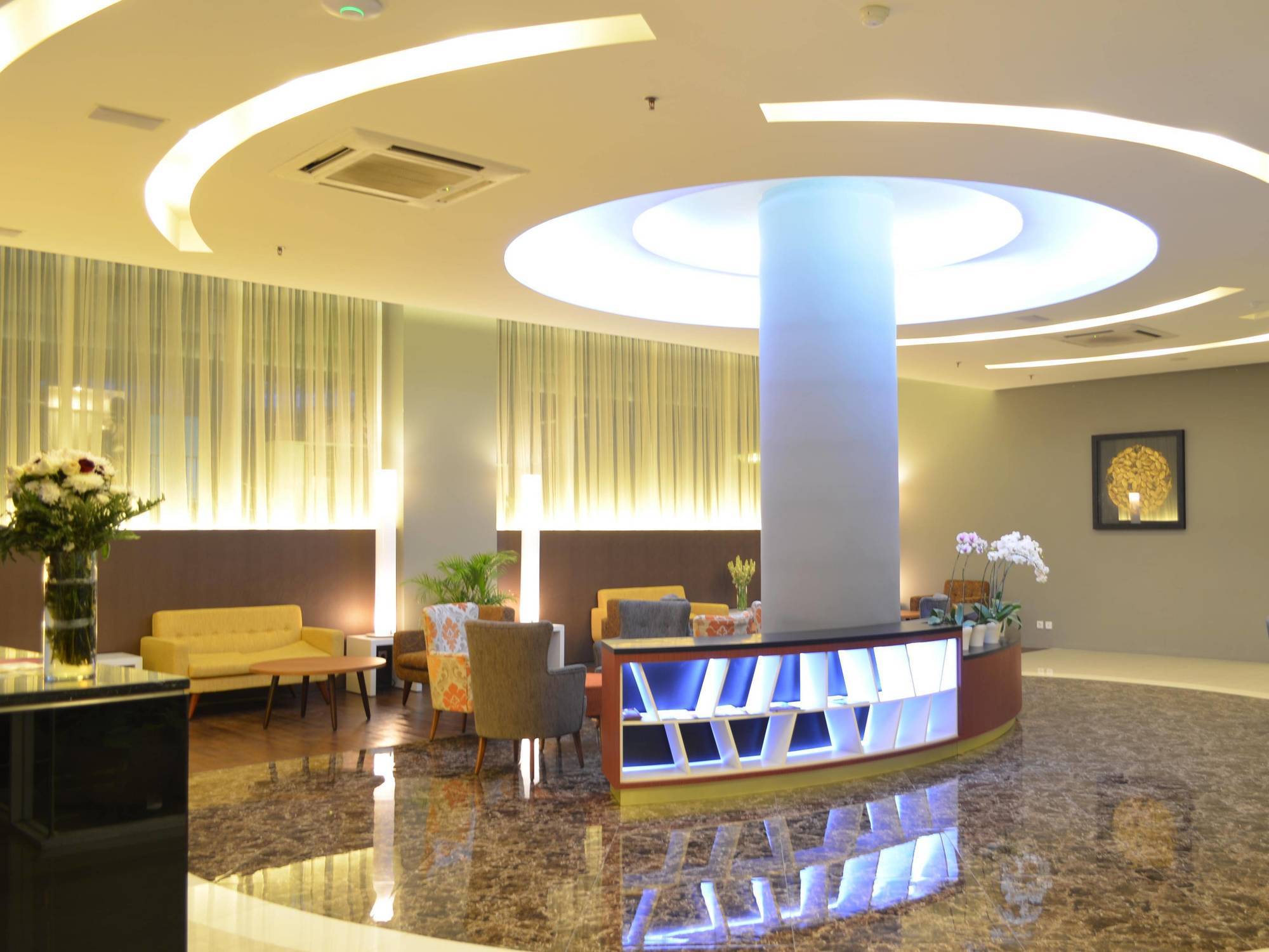 Kyriad Hotel Airport Jakarta Tangerang Esterno foto