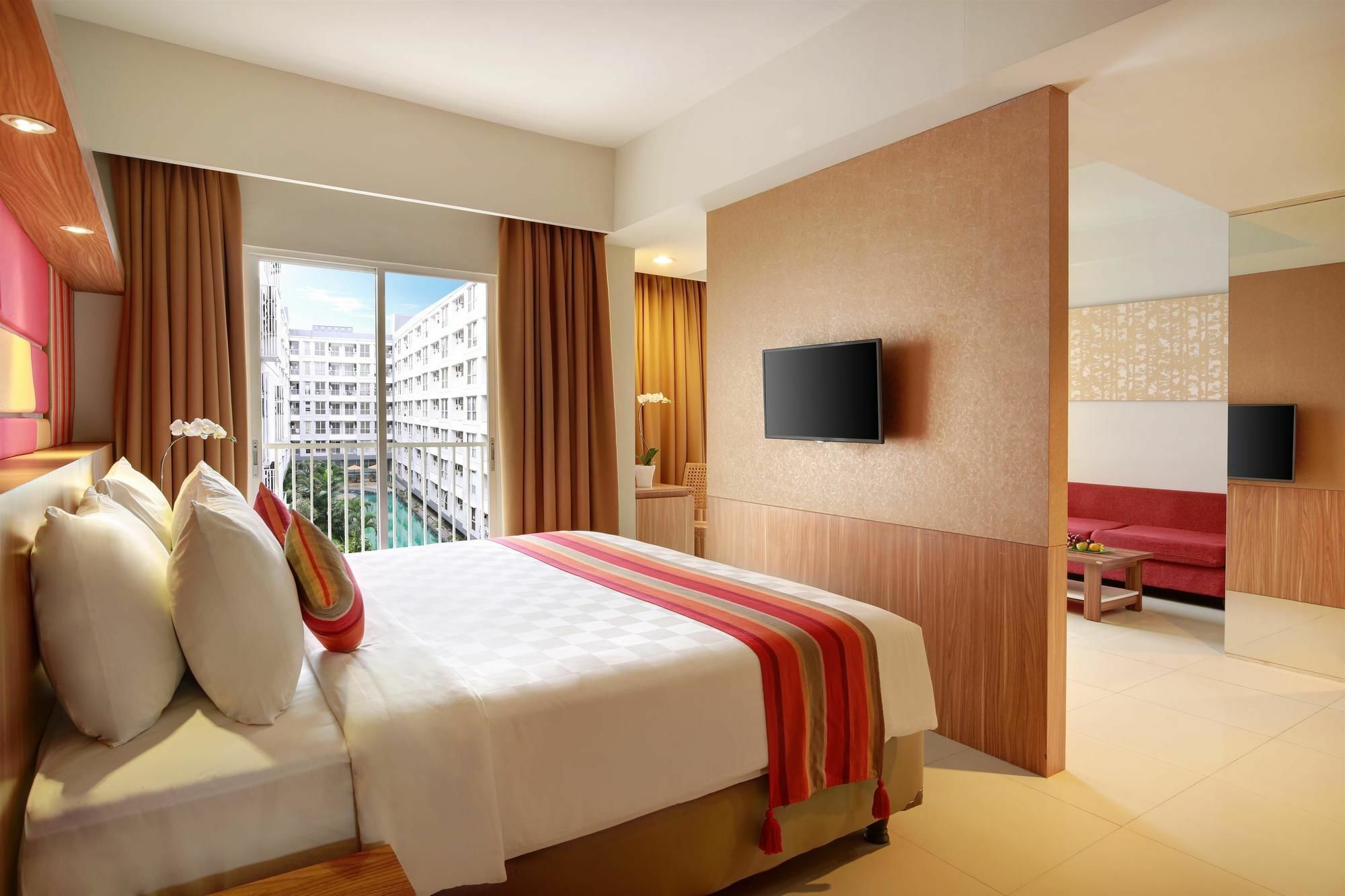 Kyriad Hotel Airport Jakarta Tangerang Esterno foto