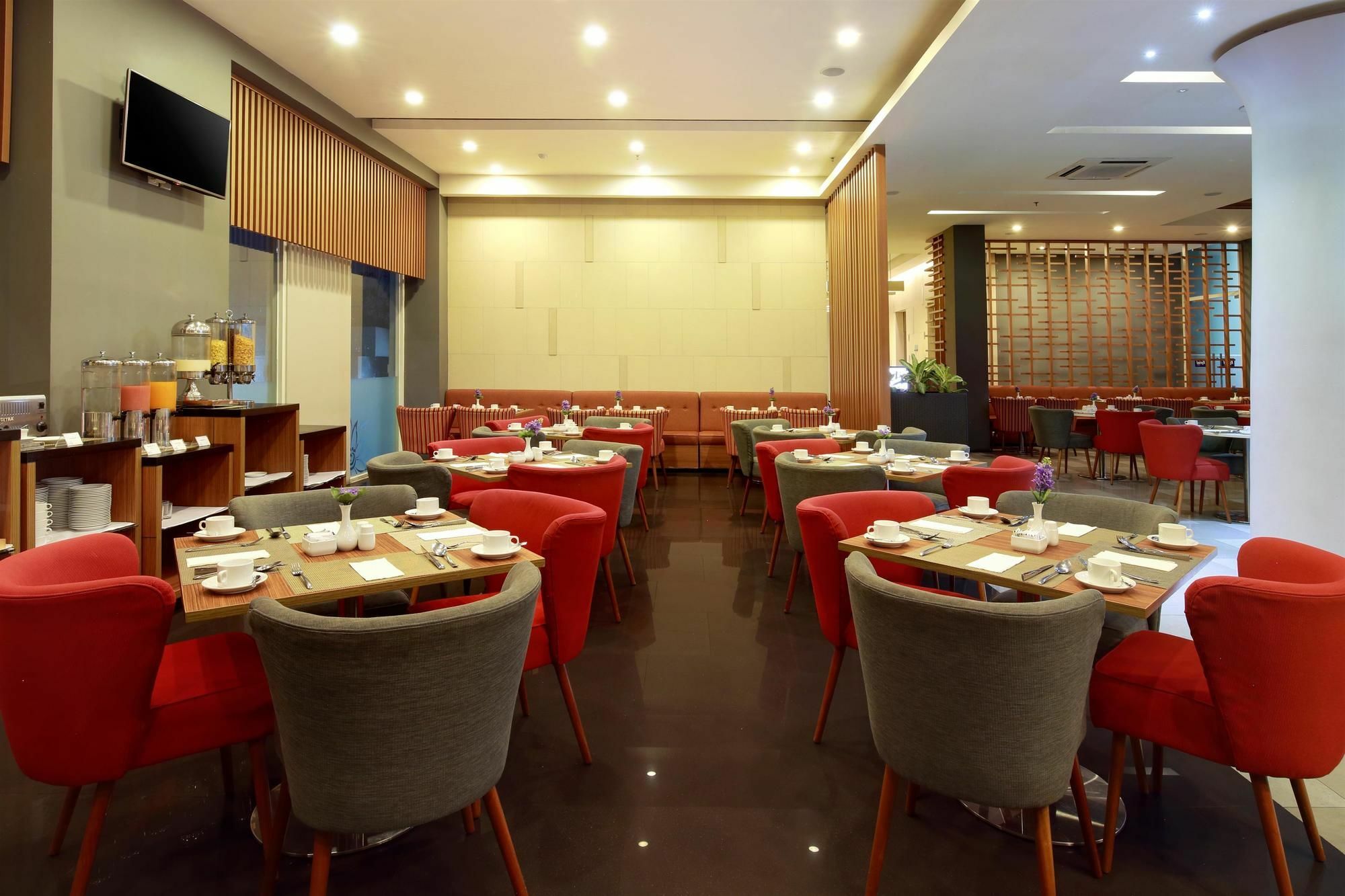 Kyriad Hotel Airport Jakarta Tangerang Esterno foto